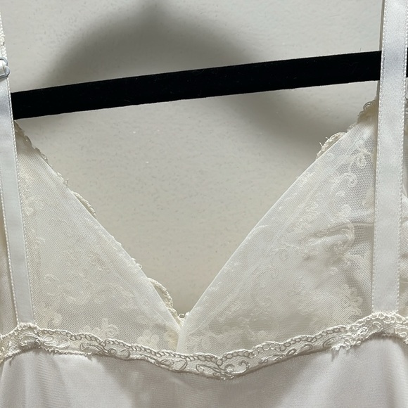 Vintage Ivory Slip - Picture 8 of 12